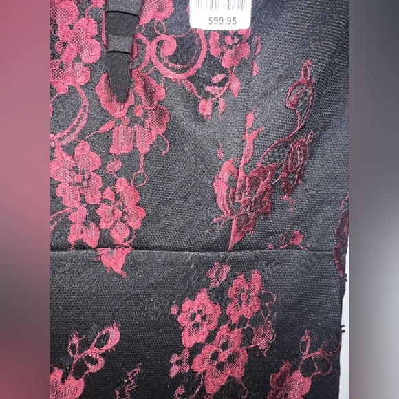 Le Chateau Lace V-neck cocktail dress - Picture 5 of 6